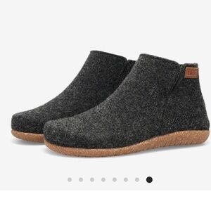 NWT Taos Good Wool Ankle Boots / Slippers